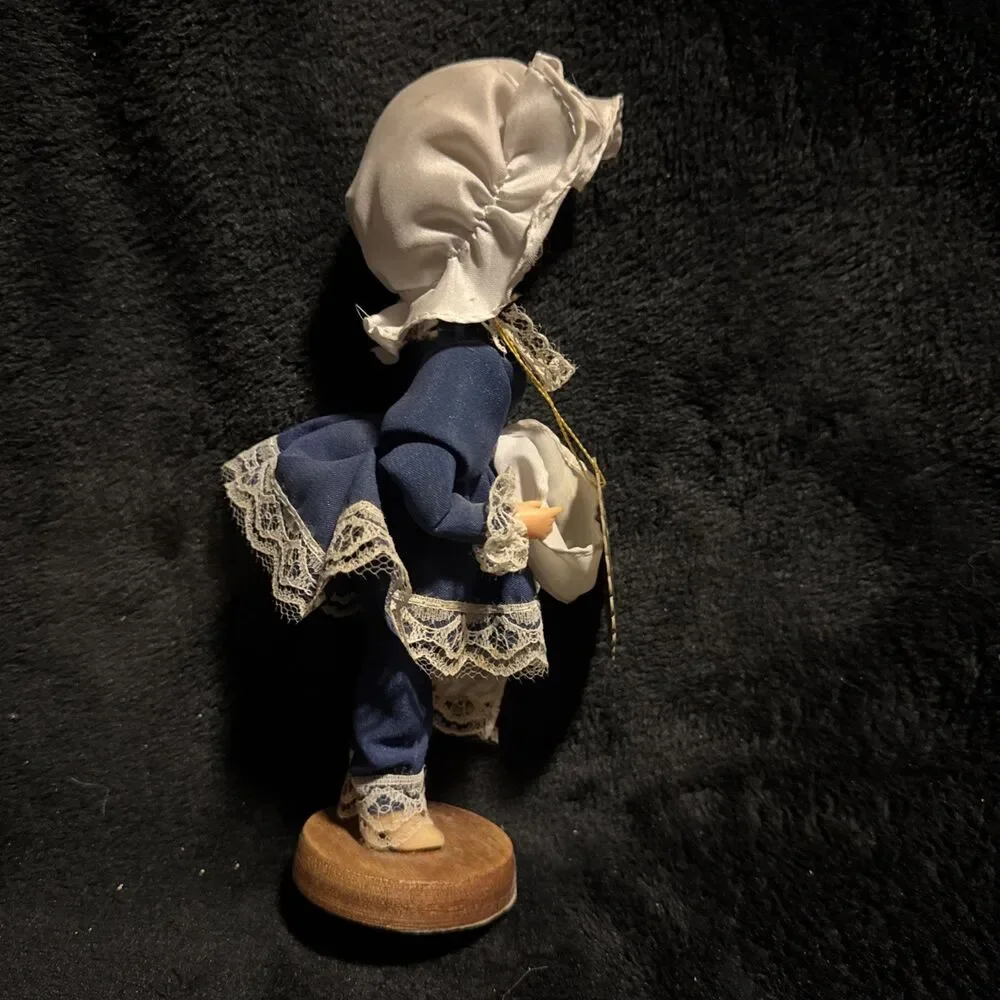 Vintage 70s Bradley's Wonderful World of Dolls MISS AUGUST American Colonial